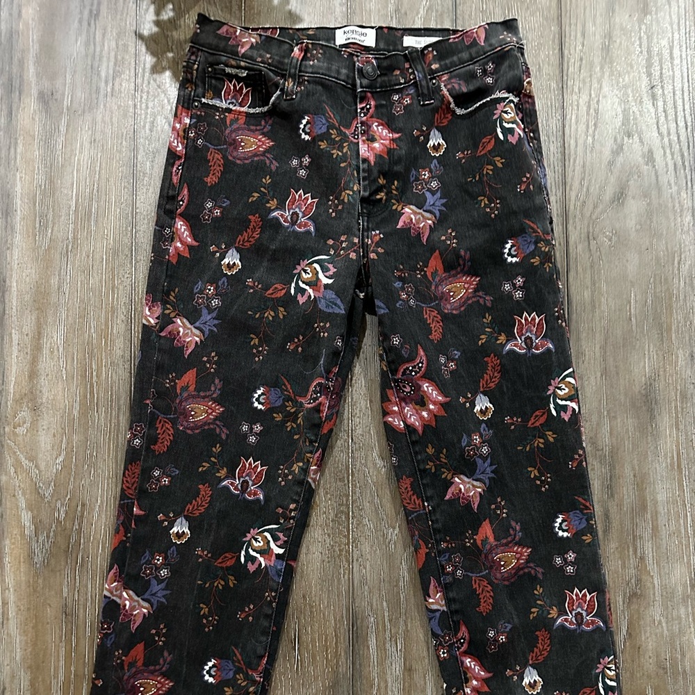 Kensie Vintage Luxe Jeans - Picture 4 of 13
